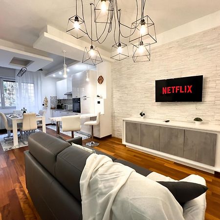 Unique House - 3 Bedrooms & 2 Bathrooms With 4 Beds - 100 Meters To The Metro A 로마 외부 사진