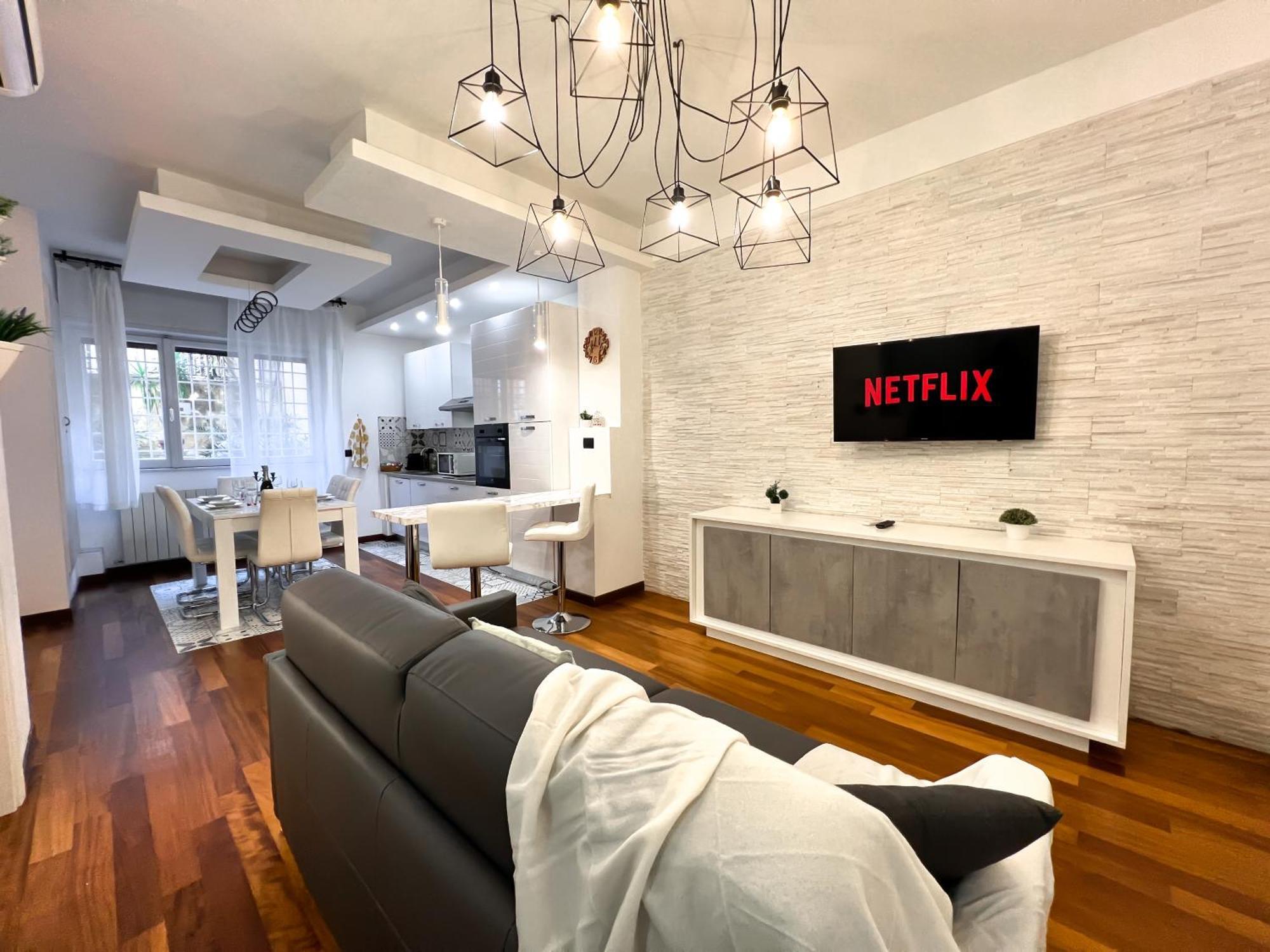 Unique House - 3 Bedrooms & 2 Bathrooms With 4 Beds - 100 Meters To The Metro A 로마 외부 사진