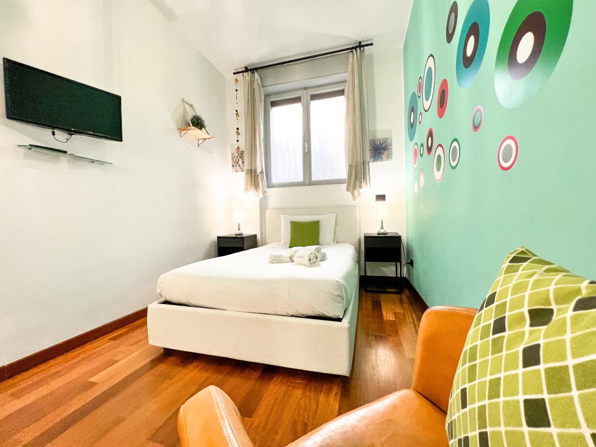 Unique House - 3 Bedrooms & 2 Bathrooms With 4 Beds - 100 Meters To The Metro A 로마 외부 사진