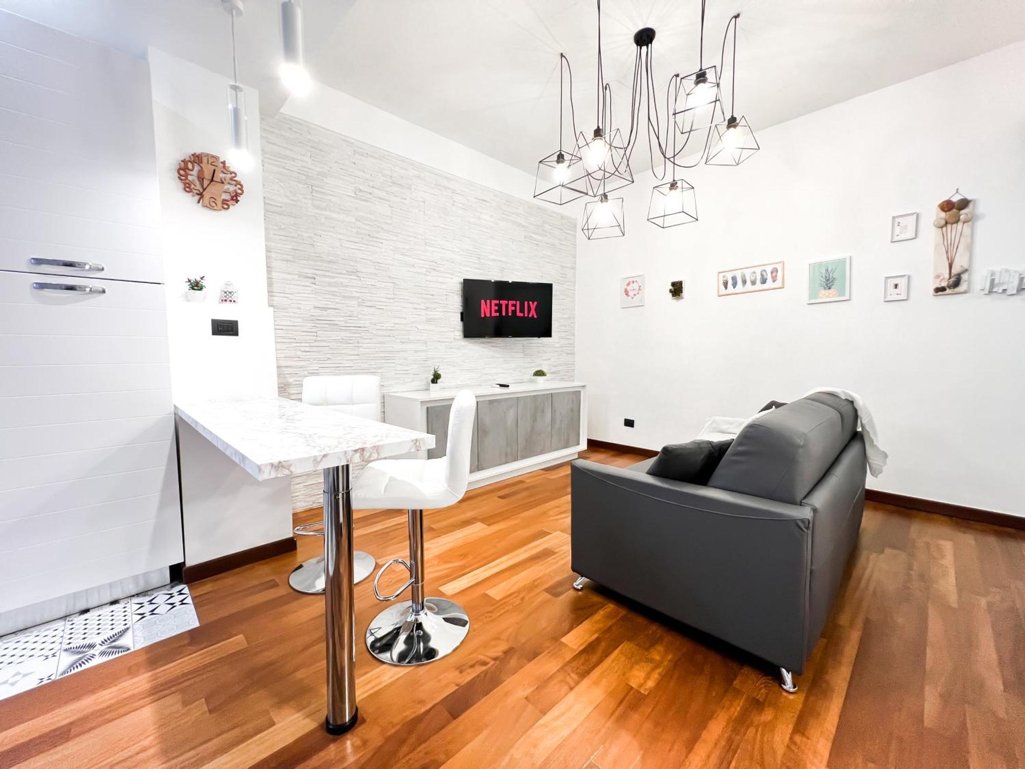Unique House - 3 Bedrooms & 2 Bathrooms With 4 Beds - 100 Meters To The Metro A 로마 외부 사진