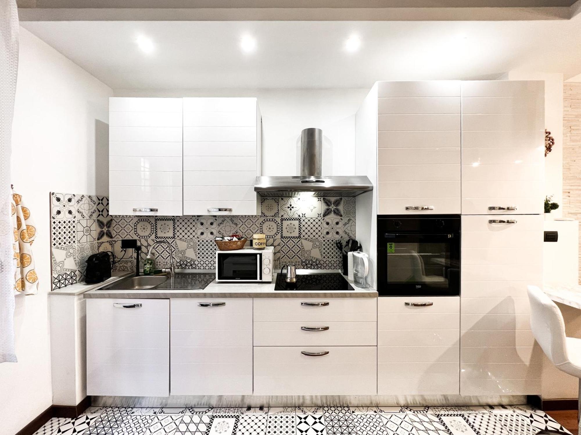 Unique House - 3 Bedrooms & 2 Bathrooms With 4 Beds - 100 Meters To The Metro A 로마 외부 사진
